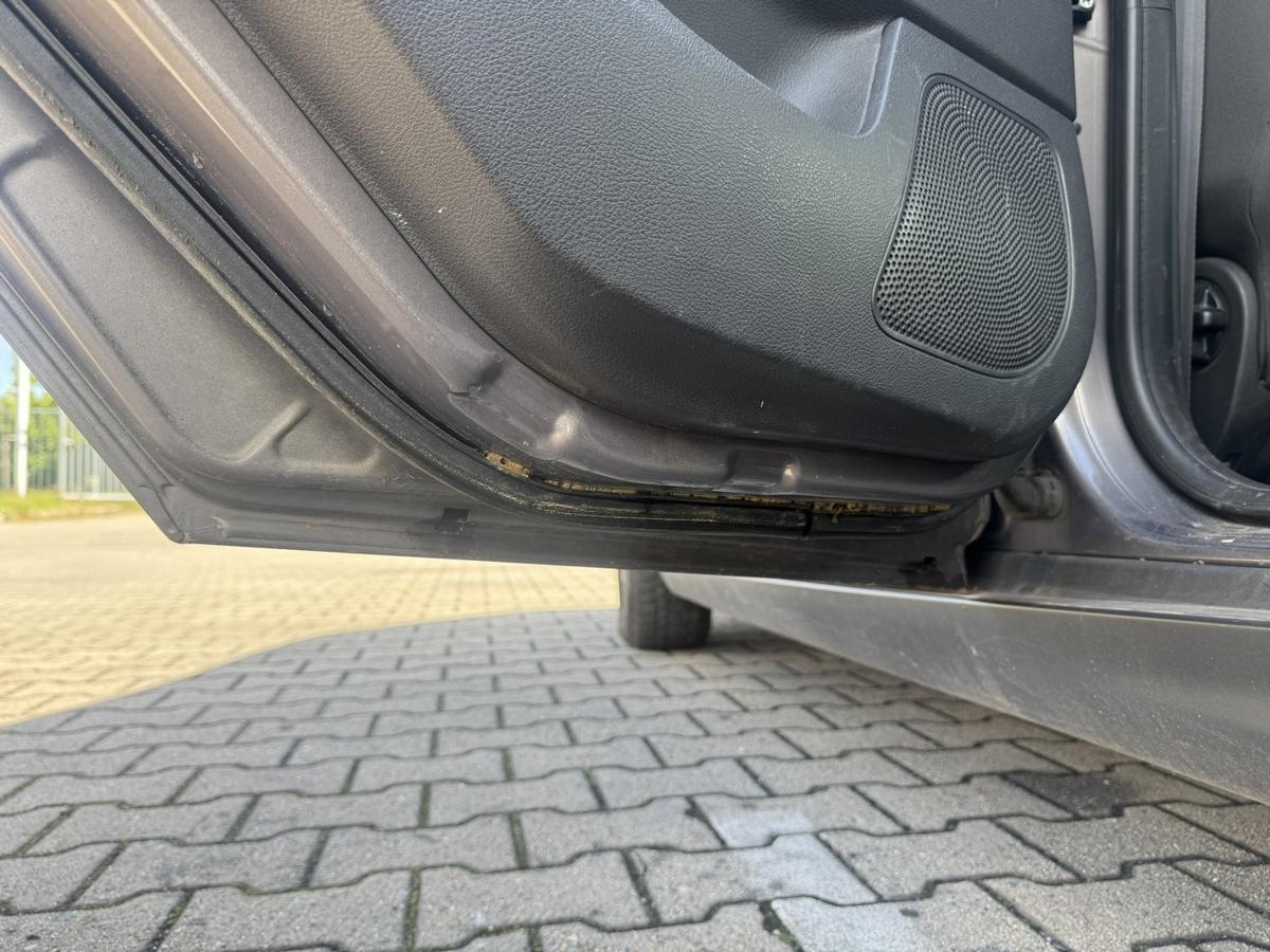 Ford Focus 3 original T&uuml;r hinten links Brisbane Braun Kombi Rohbau Bj.2012